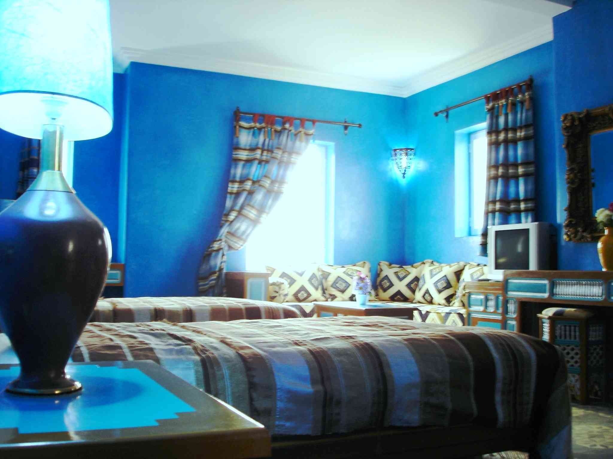 Peinture salon bleu gris: de la couleur sur les murs de son salon ...